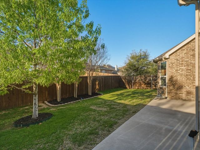4844 Meadow Falls Drive, Fort Worth, TX 76244