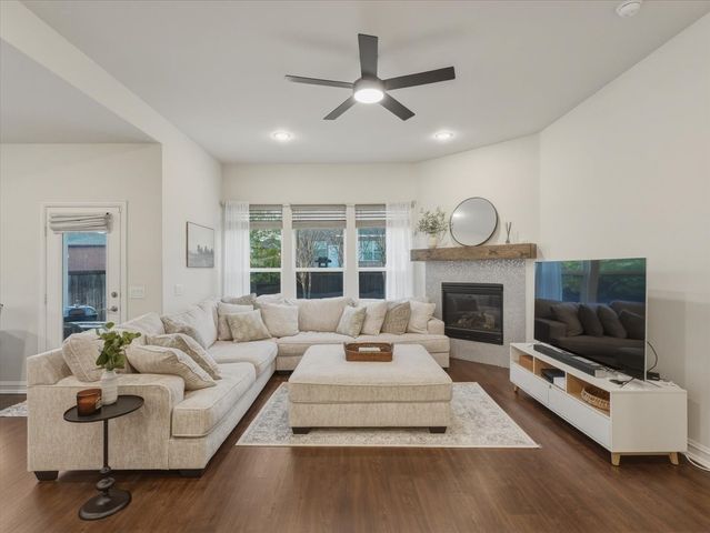 4844 Meadow Falls Drive, Fort Worth, TX 76244