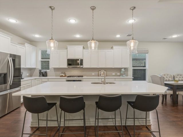 4844 Meadow Falls Drive, Fort Worth, TX 76244