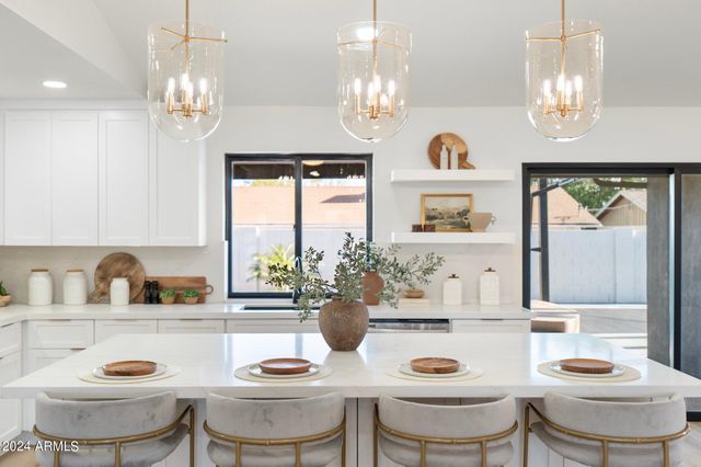 1643 W GRISWOLD Road, Phoenix, AZ 85021