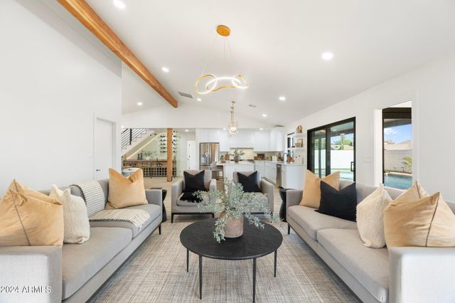 1643 W GRISWOLD Road, Phoenix, AZ 85021