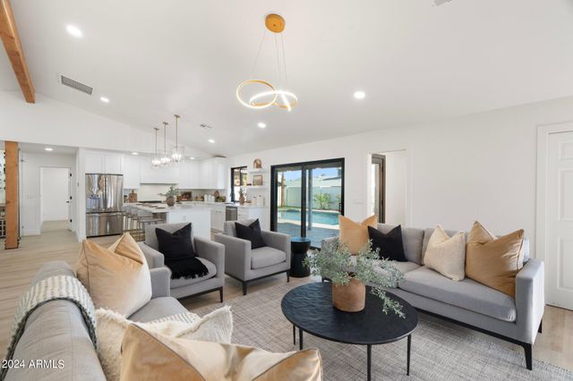 1643 W GRISWOLD Road, Phoenix, AZ 85021