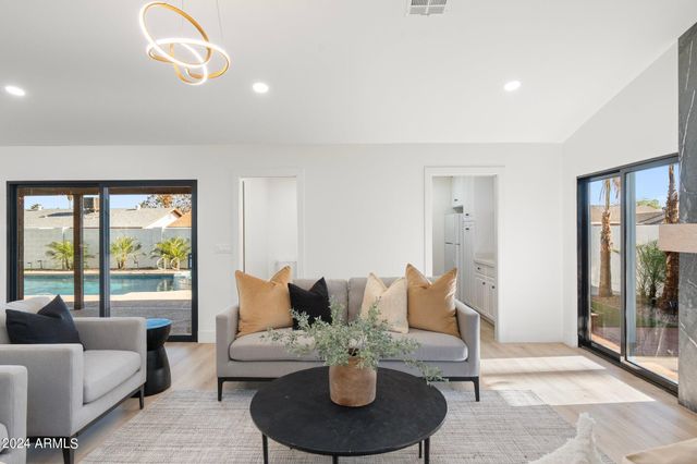 1643 W GRISWOLD Road, Phoenix, AZ 85021