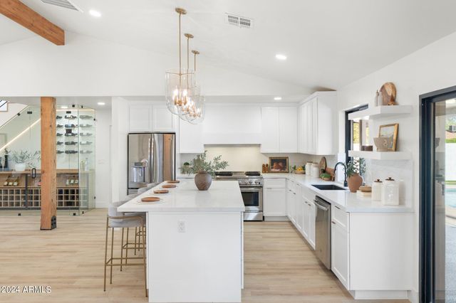 1643 W GRISWOLD Road, Phoenix, AZ 85021