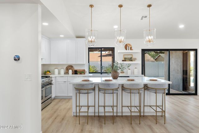 1643 W GRISWOLD Road, Phoenix, AZ 85021