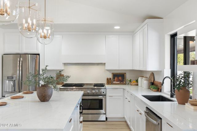 1643 W GRISWOLD Road, Phoenix, AZ 85021