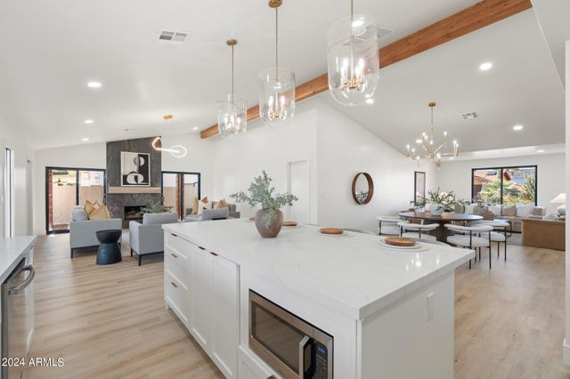 1643 W GRISWOLD Road, Phoenix, AZ 85021
