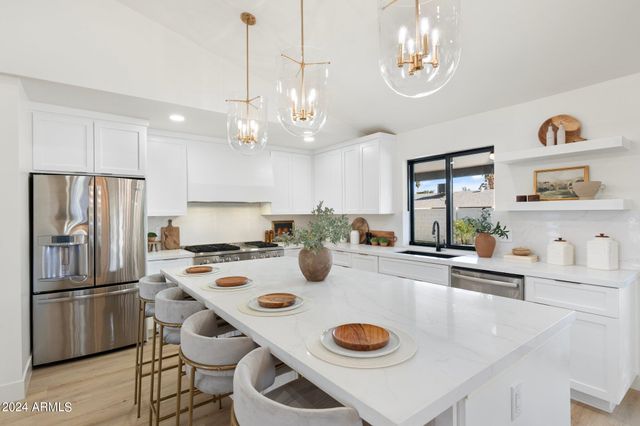 1643 W GRISWOLD Road, Phoenix, AZ 85021