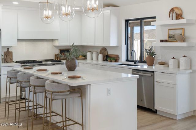 1643 W GRISWOLD Road, Phoenix, AZ 85021