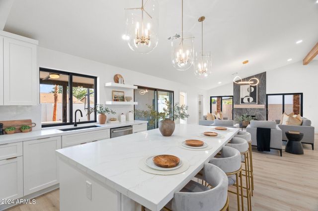 1643 W GRISWOLD Road, Phoenix, AZ 85021