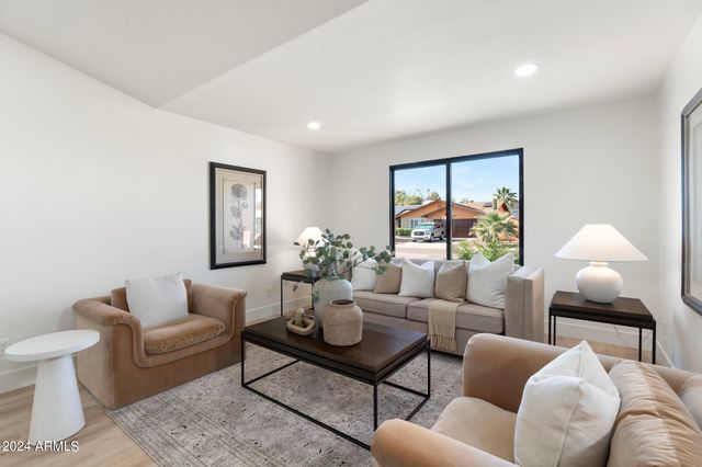 1643 W GRISWOLD Road, Phoenix, AZ 85021
