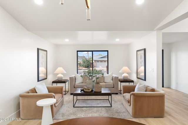 1643 W GRISWOLD Road, Phoenix, AZ 85021