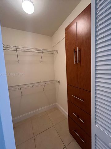 1605 Bay Road 403, Miami Beach, FL 33139