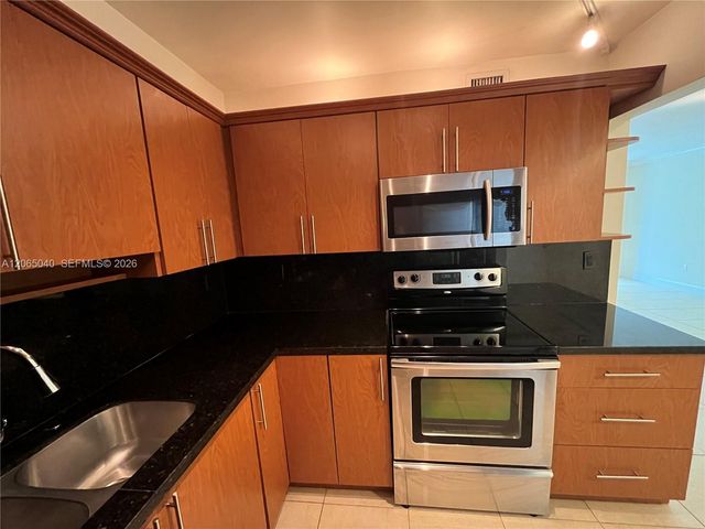 1605 Bay Road 403, Miami Beach, FL 33139