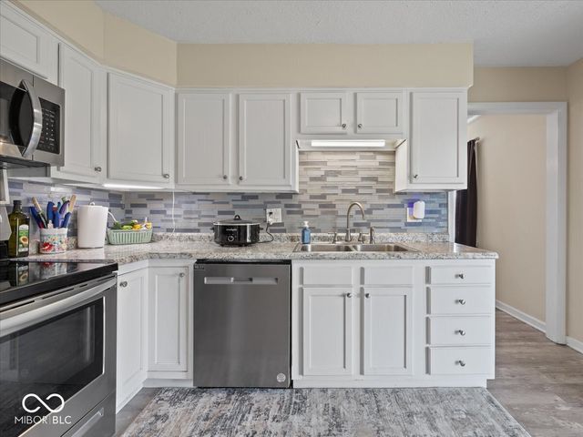 31 W Northeast Court, Shelbyville, IN 46176