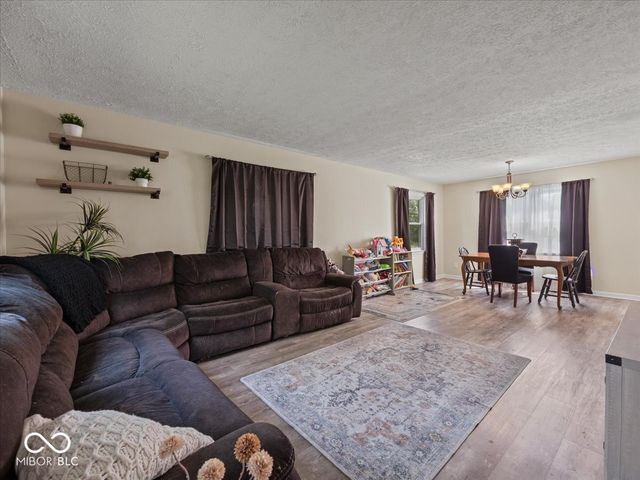 31 W Northeast Court, Shelbyville, IN 46176