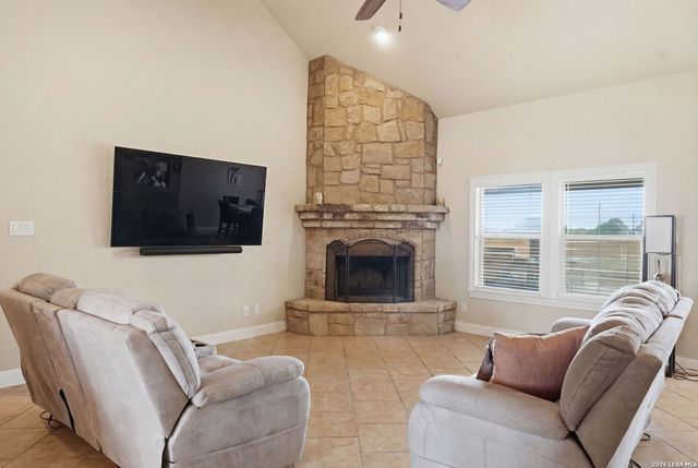 117 VINTAGE RUN, La Vernia, TX 78121