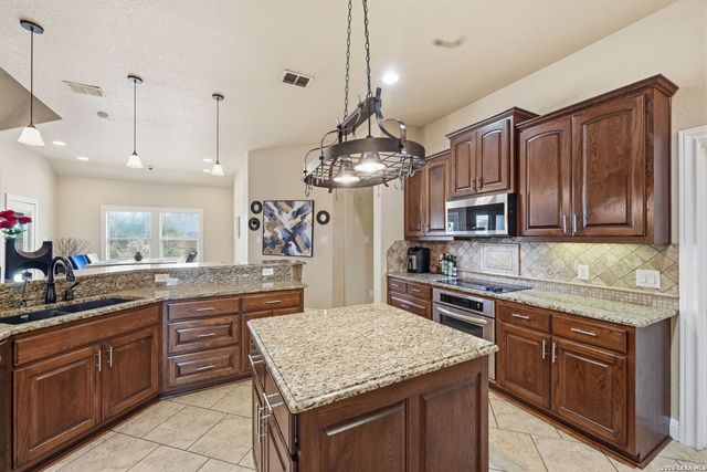117 VINTAGE RUN, La Vernia, TX 78121