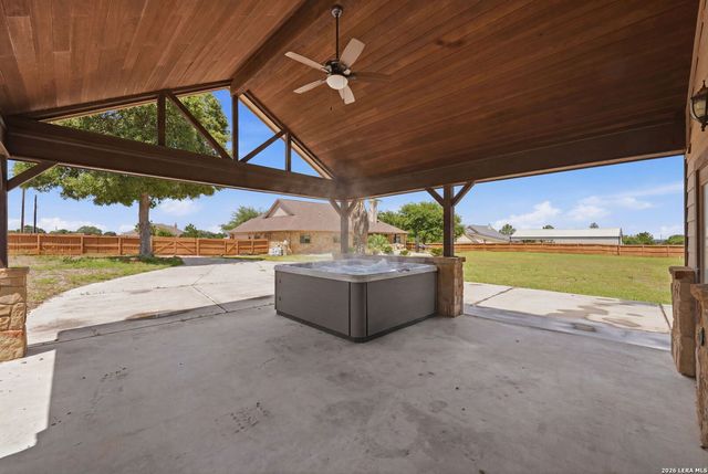 117 VINTAGE RUN, La Vernia, TX 78121