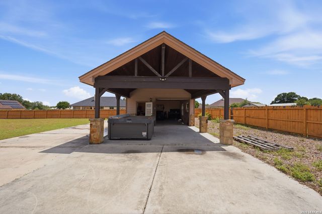 117 VINTAGE RUN, La Vernia, TX 78121