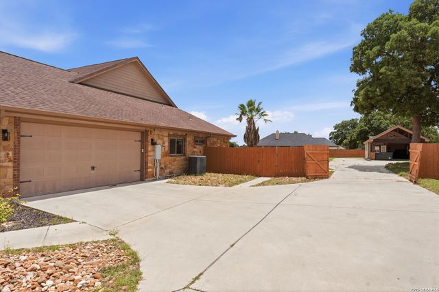 117 VINTAGE RUN, La Vernia, TX 78121
