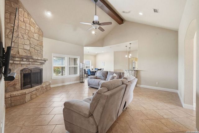 117 VINTAGE RUN, La Vernia, TX 78121