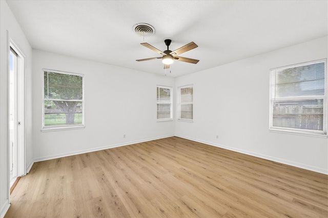473 University Dr, Corpus Christi, TX 78412