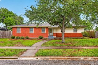 473 University Dr, Corpus Christi, TX 78412