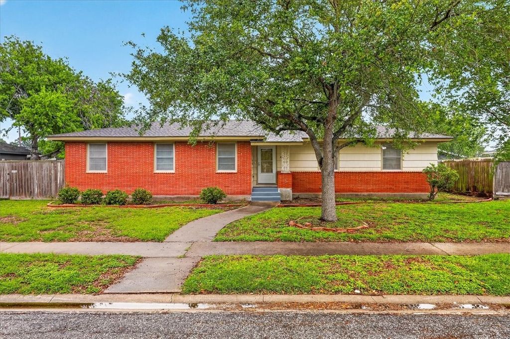 473 University Dr, Corpus Christi, TX 78412
