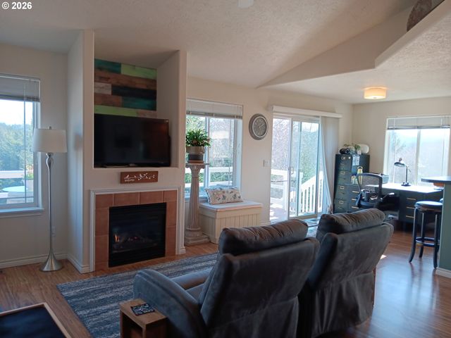 5118 Ne VOYAGE Ave, Lincoln City, OR 97367