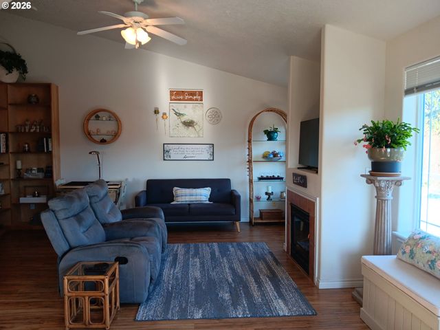 5118 Ne VOYAGE Ave, Lincoln City, OR 97367