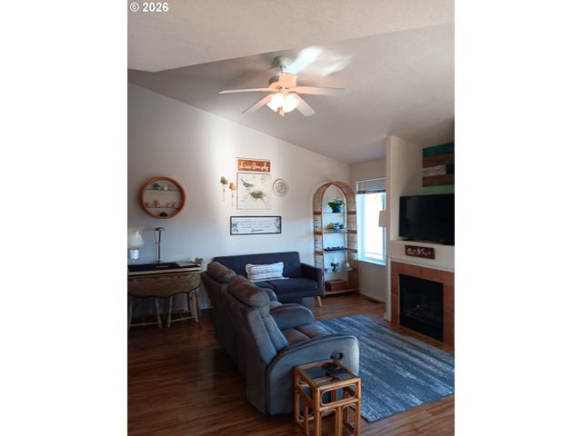 5118 Ne VOYAGE Ave, Lincoln City, OR 97367