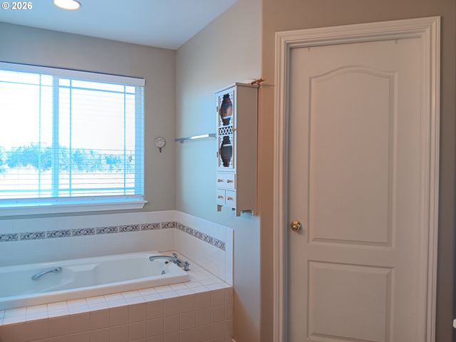 5118 Ne VOYAGE Ave, Lincoln City, OR 97367