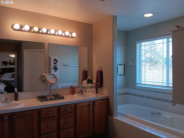 5118 Ne VOYAGE Ave, Lincoln City, OR 97367