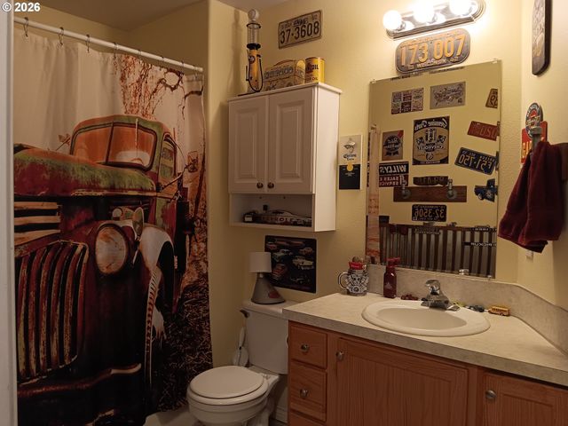 5118 Ne VOYAGE Ave, Lincoln City, OR 97367