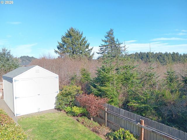 5118 Ne VOYAGE Ave, Lincoln City, OR 97367