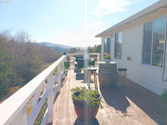 5118 Ne VOYAGE Ave, Lincoln City, OR 97367