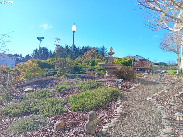 5118 Ne VOYAGE Ave, Lincoln City, OR 97367