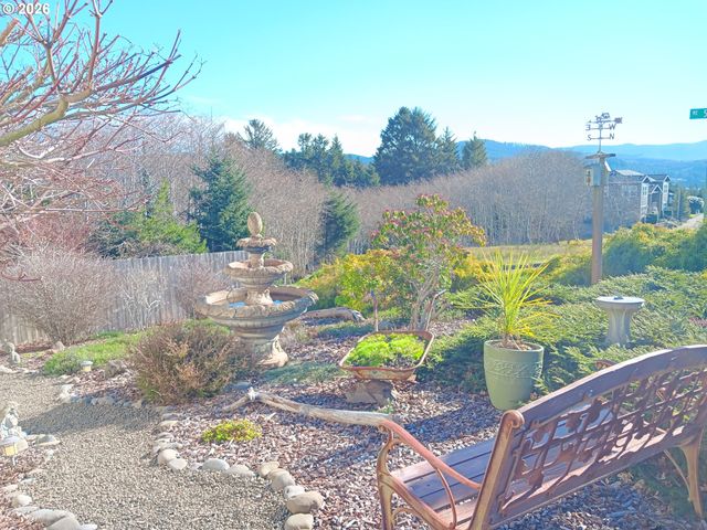 5118 Ne VOYAGE Ave, Lincoln City, OR 97367