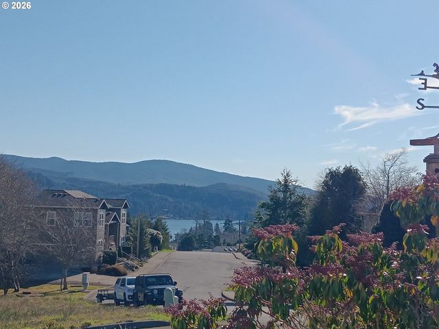 5118 Ne VOYAGE Ave, Lincoln City, OR 97367