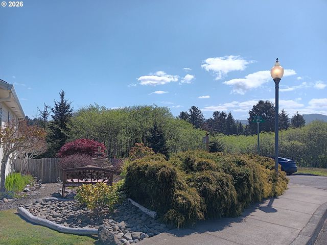 5118 Ne VOYAGE Ave, Lincoln City, OR 97367