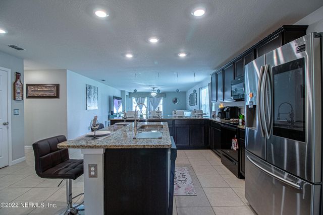 8687 LAKE GEORGE Circle W, Macclenny, FL 32063