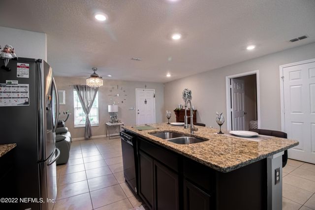 8687 LAKE GEORGE Circle W, Macclenny, FL 32063