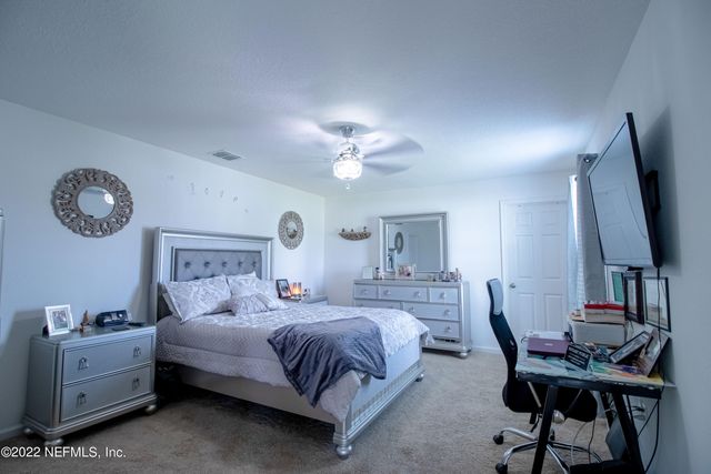 8687 LAKE GEORGE Circle W, Macclenny, FL 32063