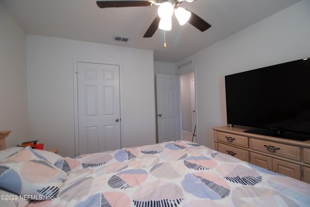 8687 LAKE GEORGE Circle W, Macclenny, FL 32063