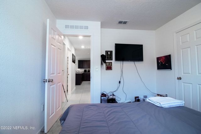 8687 LAKE GEORGE Circle W, Macclenny, FL 32063