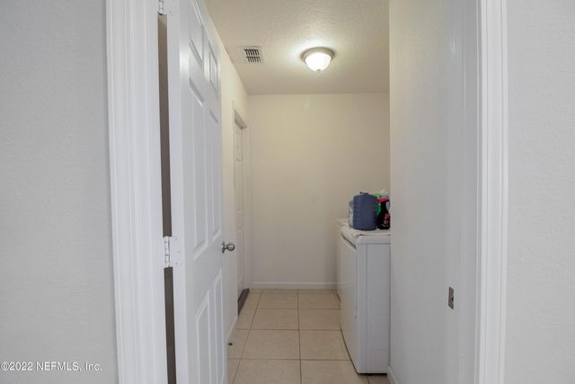 8687 LAKE GEORGE Circle W, Macclenny, FL 32063