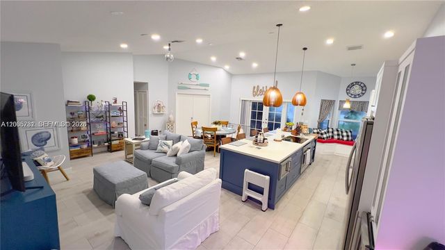 7112 NW 107th Avenue, Tamarac, FL 33321