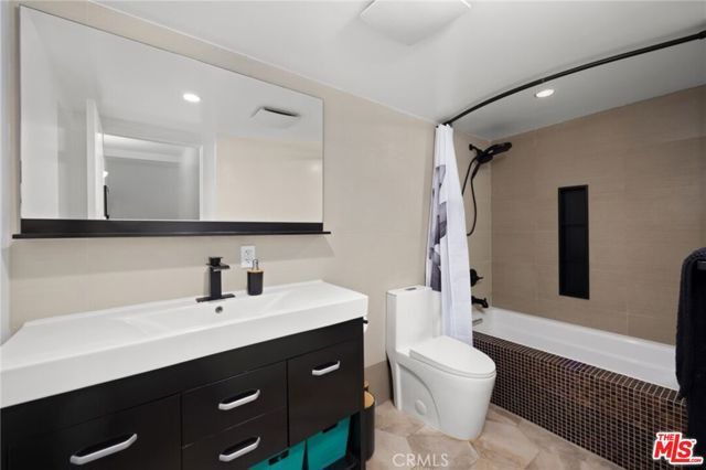 1858 N Alvarado Street, Los Angeles, CA 90026