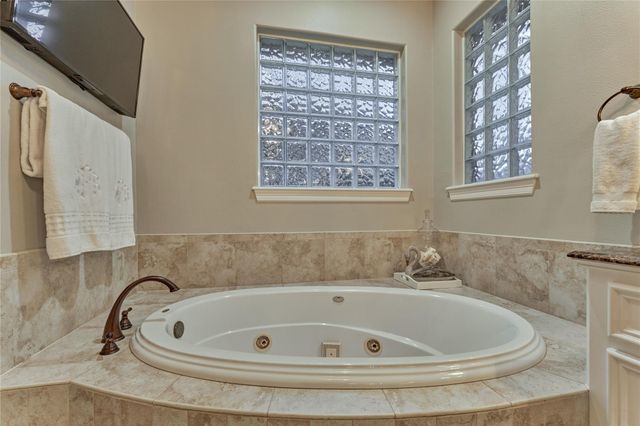 3110 Bentwater Drive, Montgomery, TX 77356